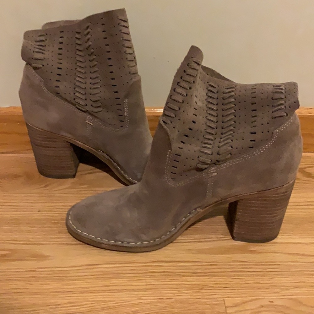 NEW Dolce Vita tan suede booties FINAL SALE